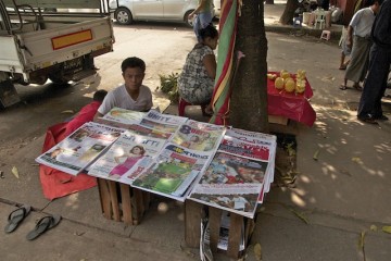 Newspaper vendor 0