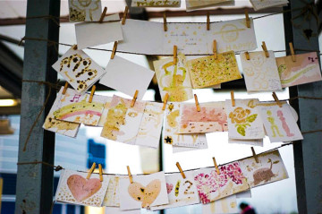 Monti Lai' project "Leaves as Words" uses natural pigments to form messages on greeting cards